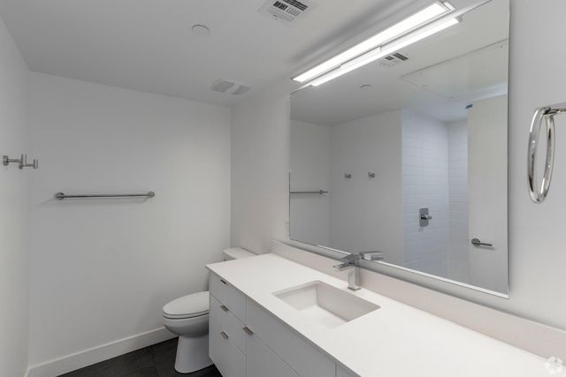 531 E WILLETTA Street 206, Phoenix, AZ 85004