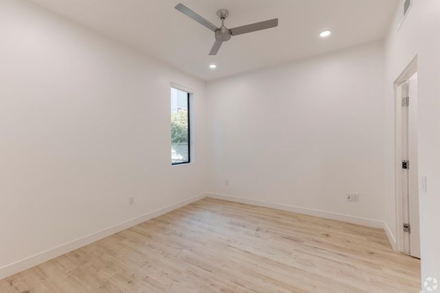 531 E WILLETTA Street 206, Phoenix, AZ 85004