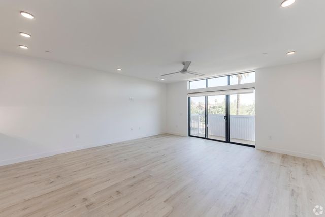 531 E WILLETTA Street 206, Phoenix, AZ 85004