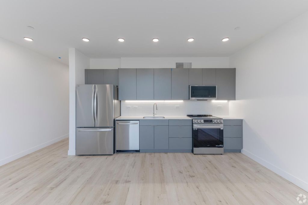 531 E WILLETTA Street 206, Phoenix, AZ 85004