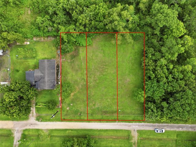 7113 Lewis Road, Hitchcock, TX 77563