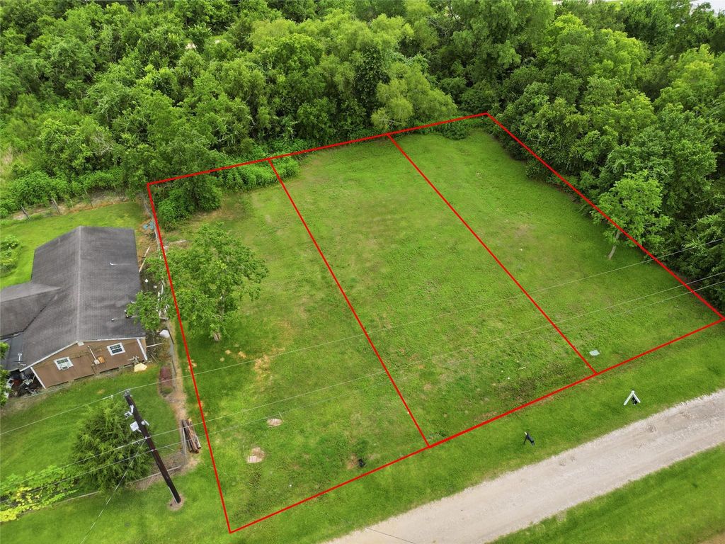 7113 Lewis Road, Hitchcock, TX 77563