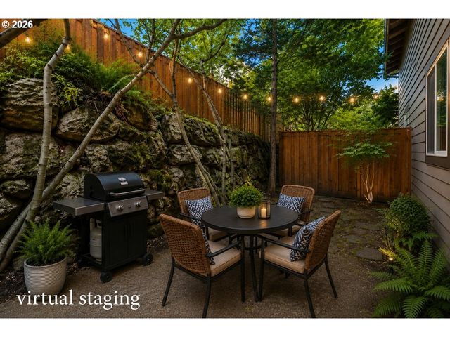 2060 Nw VILLAGE Cir 43, Portland, OR 97229