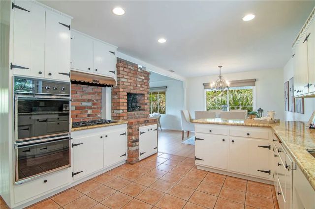 640 S Parish Place, Burbank, CA 91506