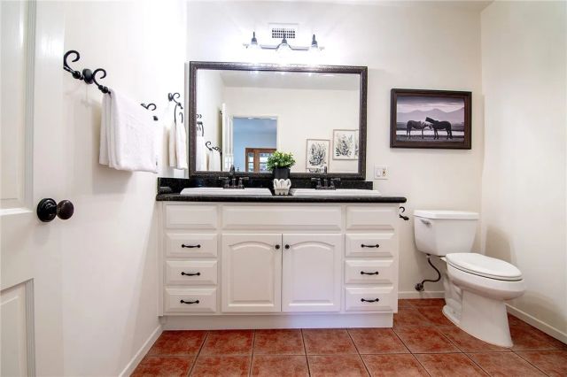 640 S Parish Place, Burbank, CA 91506