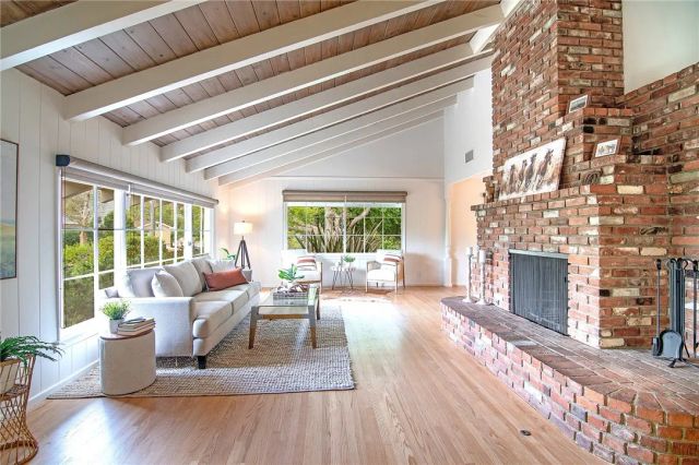 640 S Parish Place, Burbank, CA 91506