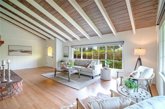 640 S Parish Place, Burbank, CA 91506