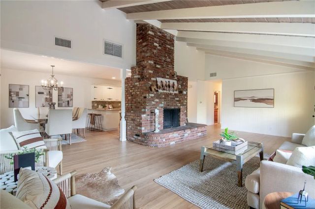 640 S Parish Place, Burbank, CA 91506
