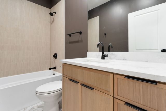 6402 S Vernon Avenue, Chicago, IL 60637