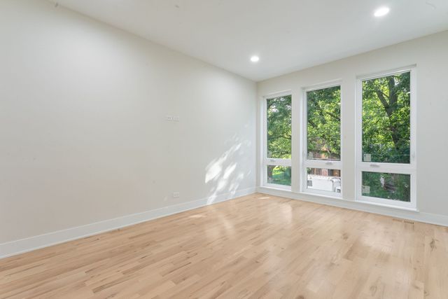6402 S Vernon Avenue, Chicago, IL 60637