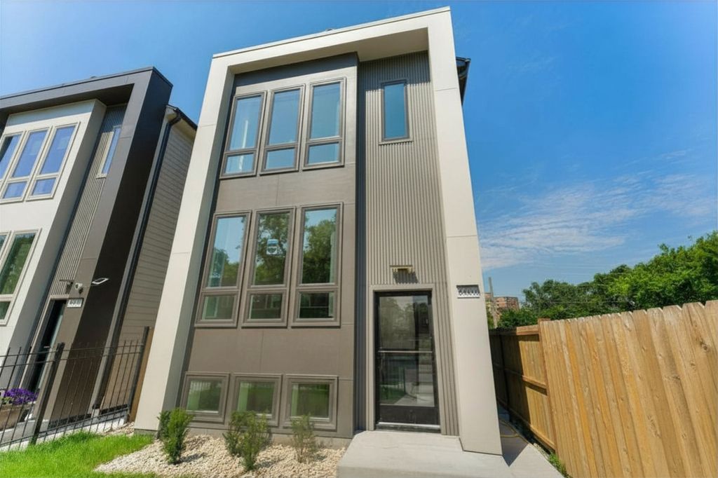 6402 S Vernon Avenue, Chicago, IL 60637