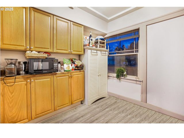 2634 Ne BROADWAY St, Portland, OR 97232