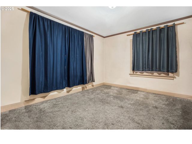 2634 Ne BROADWAY St, Portland, OR 97232