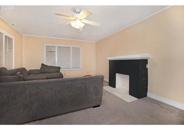 2634 Ne BROADWAY St, Portland, OR 97232