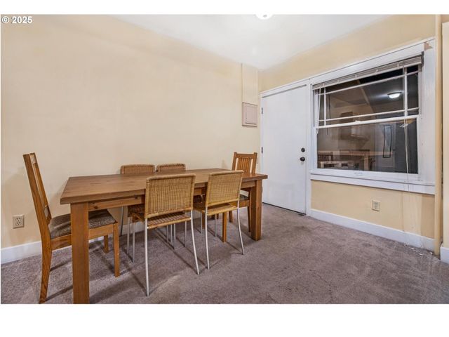 2634 Ne BROADWAY St, Portland, OR 97232