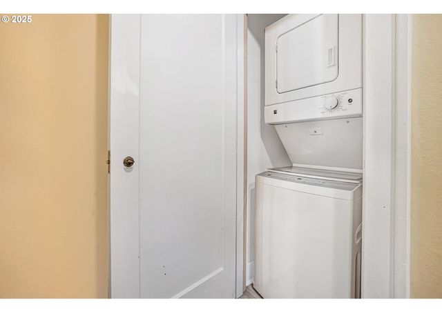 2634 Ne BROADWAY St, Portland, OR 97232