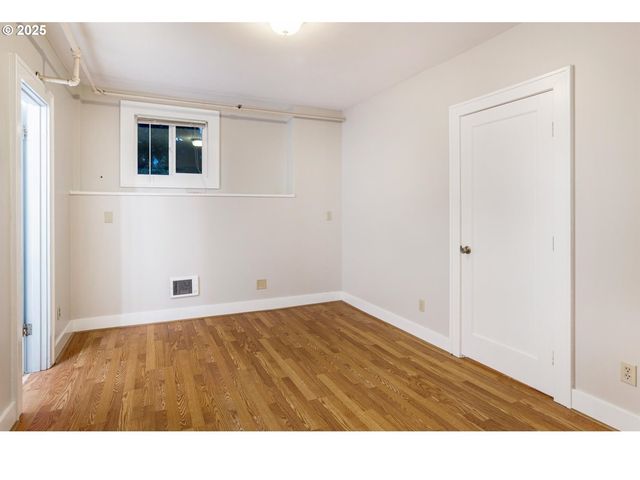 2634 Ne BROADWAY St, Portland, OR 97232