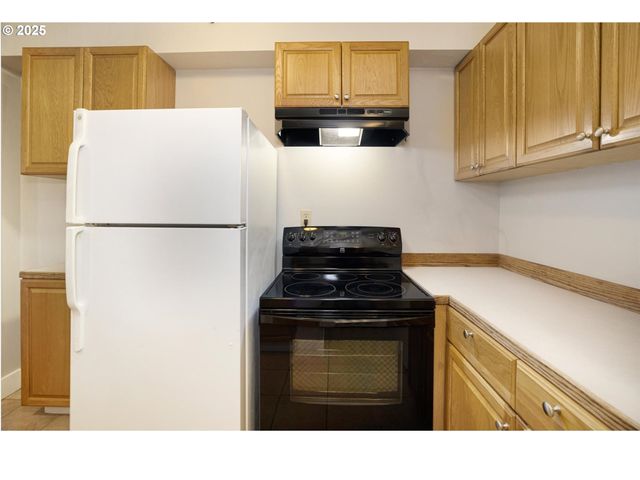 2634 Ne BROADWAY St, Portland, OR 97232