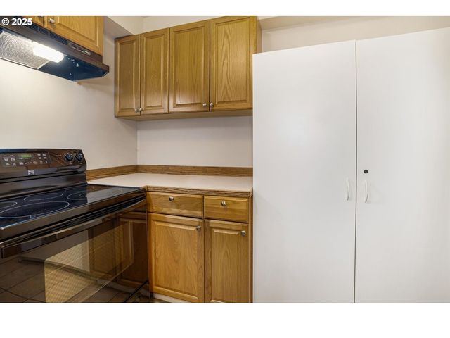 2634 Ne BROADWAY St, Portland, OR 97232