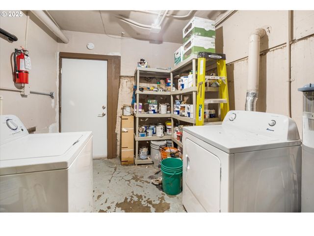 2634 Ne BROADWAY St, Portland, OR 97232