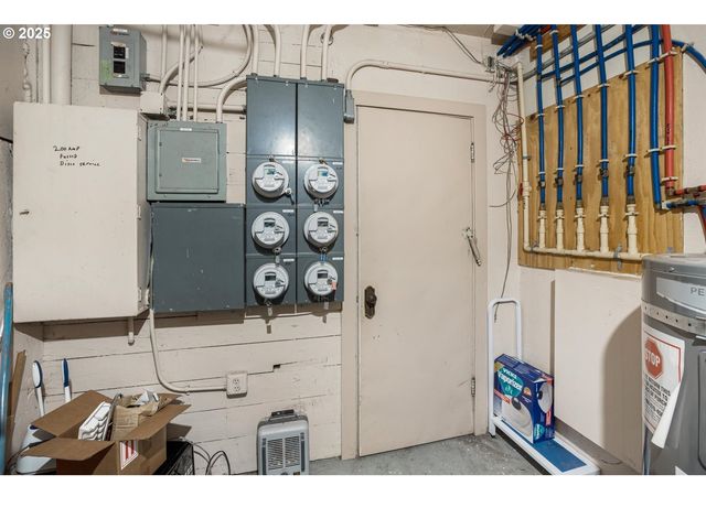 2634 Ne BROADWAY St, Portland, OR 97232