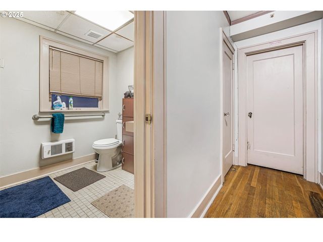 2634 Ne BROADWAY St, Portland, OR 97232