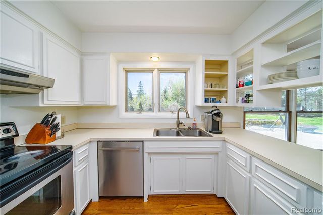 24531 Bloomington Drive, Franklin, MI 48025