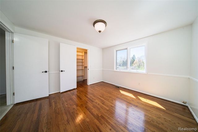 24531 Bloomington Drive, Franklin, MI 48025