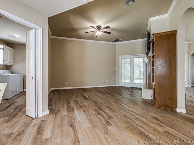 614 W 37th Place, Sand Springs, OK 74063