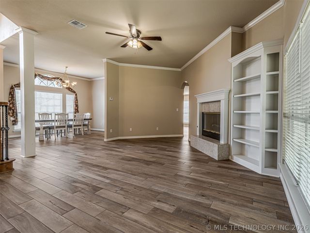 614 W 37th Place, Sand Springs, OK 74063
