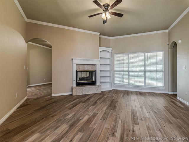 614 W 37th Place, Sand Springs, OK 74063