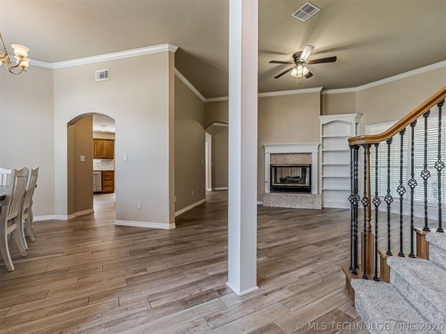 614 W 37th Place, Sand Springs, OK 74063