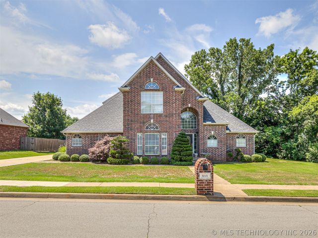614 W 37th Place, Sand Springs, OK 74063