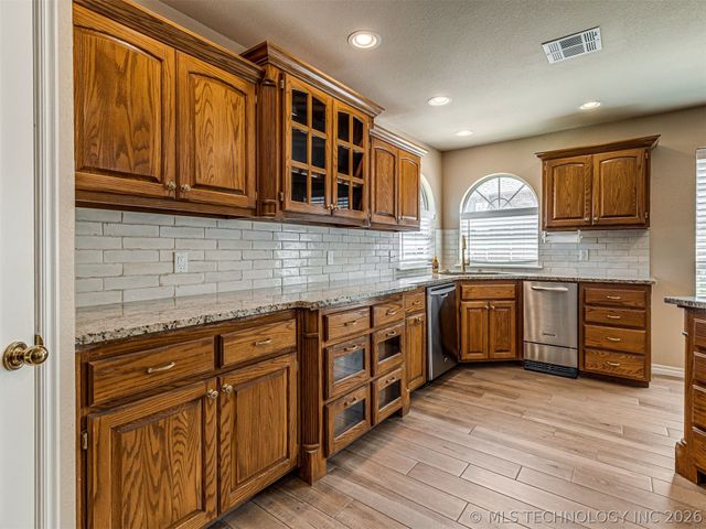 614 W 37th Place, Sand Springs, OK 74063
