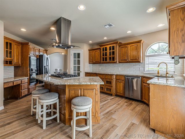 614 W 37th Place, Sand Springs, OK 74063