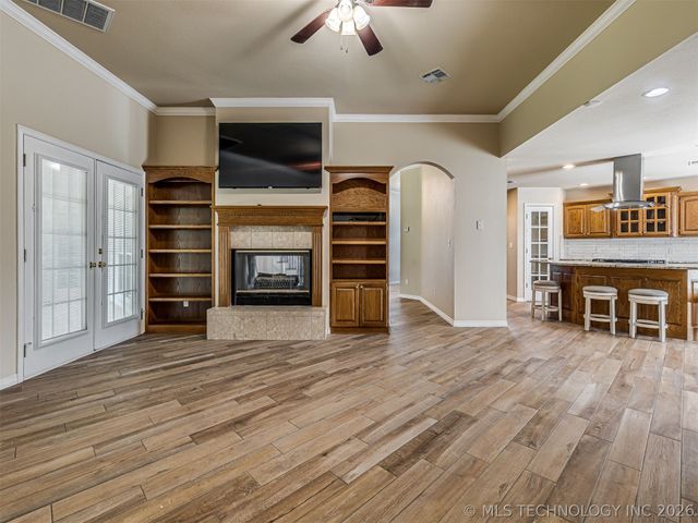614 W 37th Place, Sand Springs, OK 74063