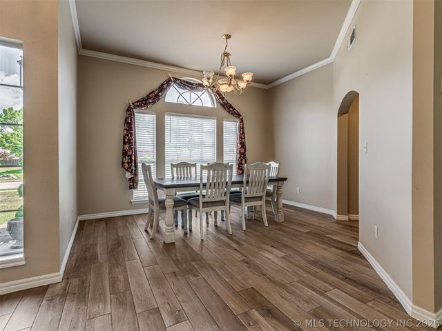 614 W 37th Place, Sand Springs, OK 74063