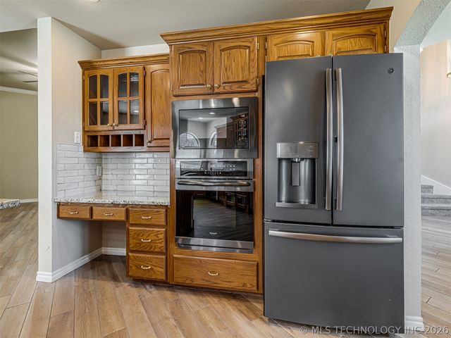 614 W 37th Place, Sand Springs, OK 74063