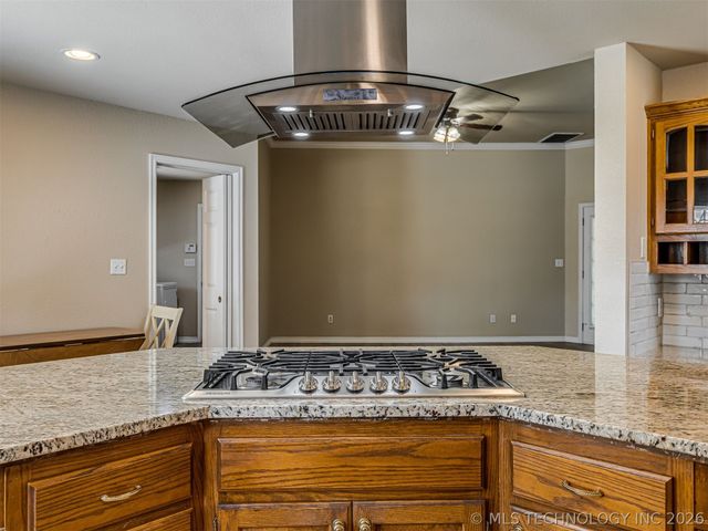 614 W 37th Place, Sand Springs, OK 74063
