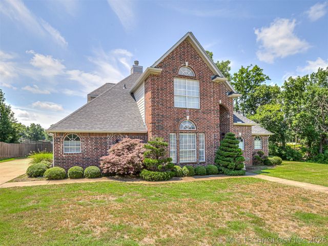 614 W 37th Place, Sand Springs, OK 74063
