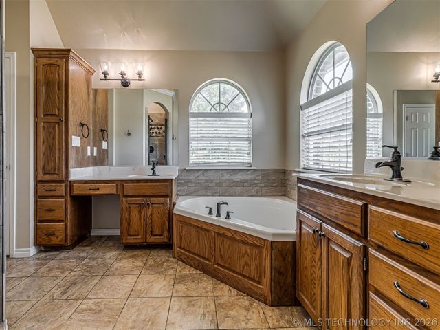 614 W 37th Place, Sand Springs, OK 74063