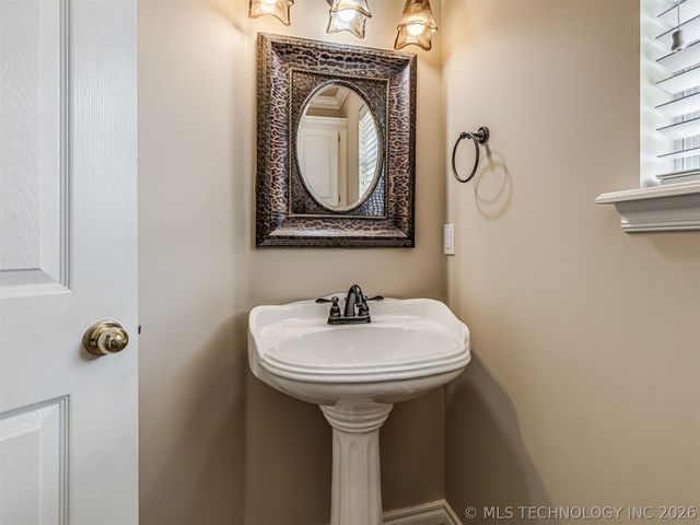 614 W 37th Place, Sand Springs, OK 74063