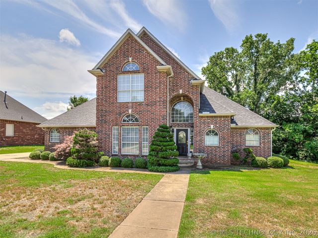 614 W 37th Place, Sand Springs, OK 74063