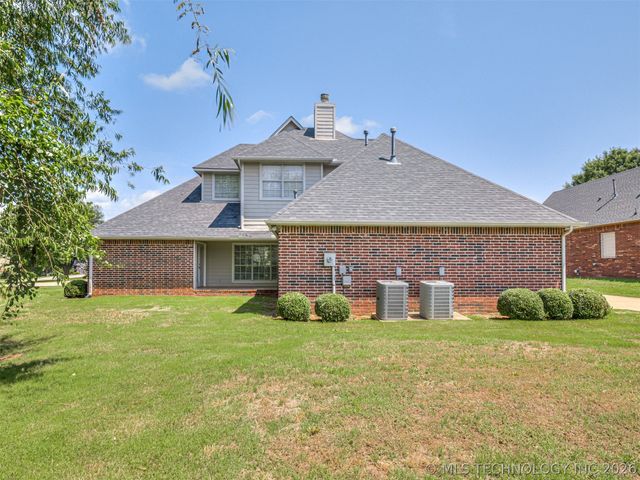 614 W 37th Place, Sand Springs, OK 74063