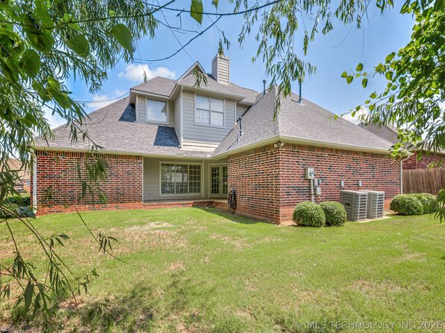 614 W 37th Place, Sand Springs, OK 74063