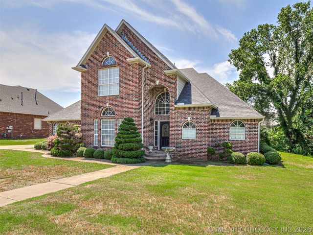614 W 37th Place, Sand Springs, OK 74063