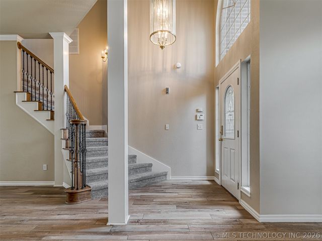 614 W 37th Place, Sand Springs, OK 74063