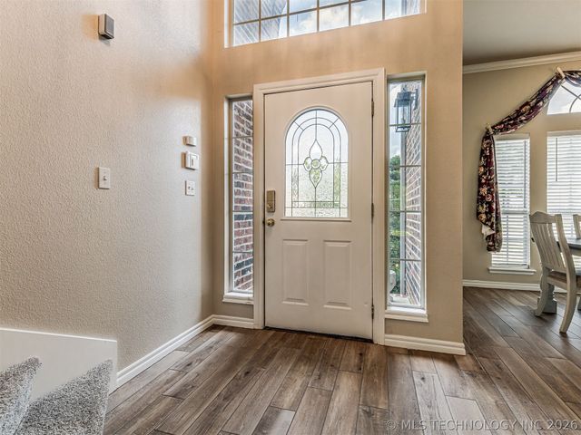 614 W 37th Place, Sand Springs, OK 74063