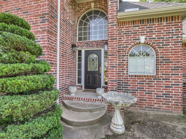 614 W 37th Place, Sand Springs, OK 74063
