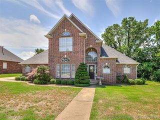 614 W 37th Place, Sand Springs, OK 74063